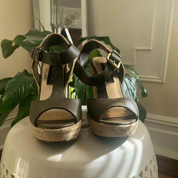 Army green Sandals - Picture 1 of 3